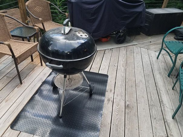 charcoal grill deck mat under my Weber 18" grill
